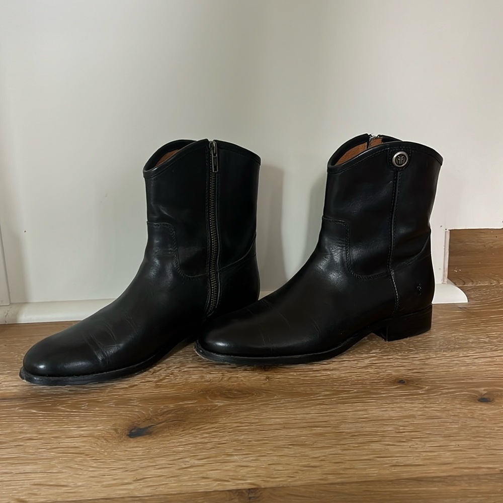 Frye Women’s Black Ankle Boots size 8.5B